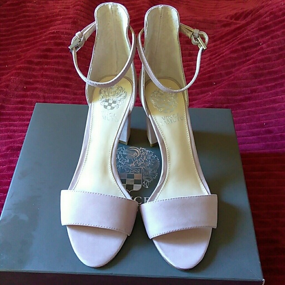 VINCE CAMUTO WEDGES. - Picture 6 of 6